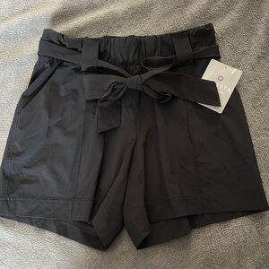 Athleta size 2 destination short